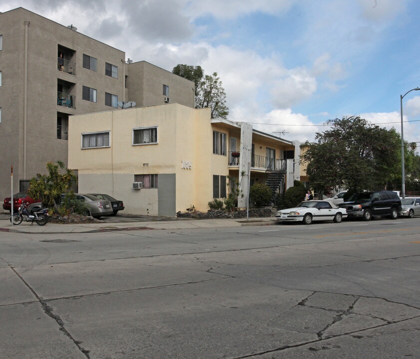 1085 Myra Ave in Los Angeles, CA - Building Photo