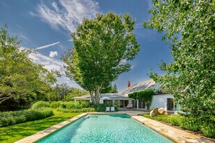 51 Seascape Ln in Sagaponack, NY - Building Photo