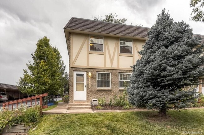 property at 5060 E Hinsdale Pl