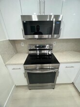 6575 W 4th Ave in Hialeah, FL - Building Photo - Building Photo