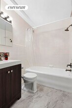 243 W End Ave in New York, NY - Foto de edificio - Building Photo