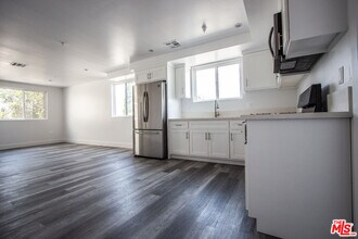 2208 Hauser Blvd in Los Angeles, CA - Building Photo - Building Photo