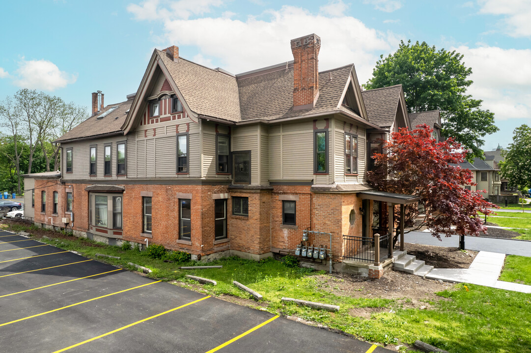 274 Alexander St in Rochester, NY - Foto de edificio