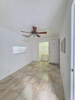 125 SW 32nd Court Rd in Miami, FL - Building Photo