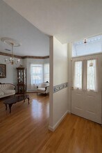 107 2nd St, Unit 1 in Cambridge, MA - Building Photo - Building Photo