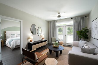 Verge Apartments in Atlanta, GA - Foto de edificio - Interior Photo