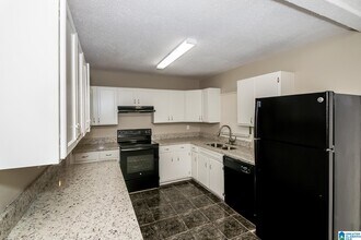 417 13th Terrace NW in Center Point, AL - Foto de edificio - Building Photo