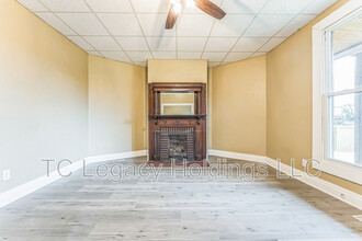 1502 W Virginia Ave in Clarksburg, WV - Foto de edificio - Building Photo