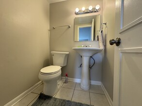 1784 Queensbury Cir in Hoffman Estates, IL - Building Photo - Building Photo