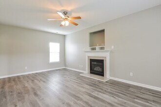 601 Prickly Pear Dr in Fuquay Varina, NC - Building Photo - Building Photo