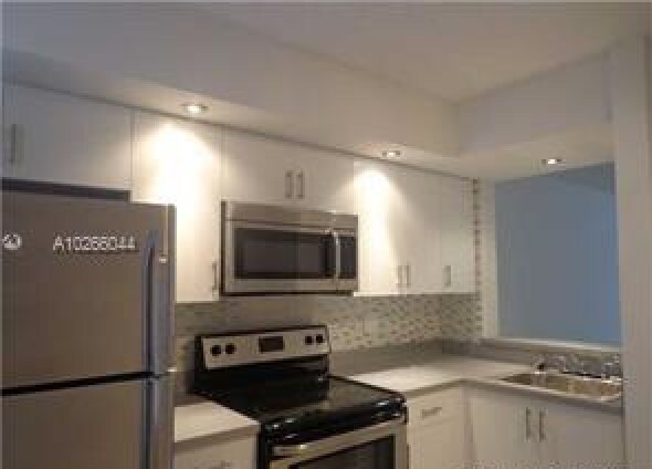 95 NE 41st St, Unit M198 in Oakland Park, FL - Foto de edificio - Building Photo