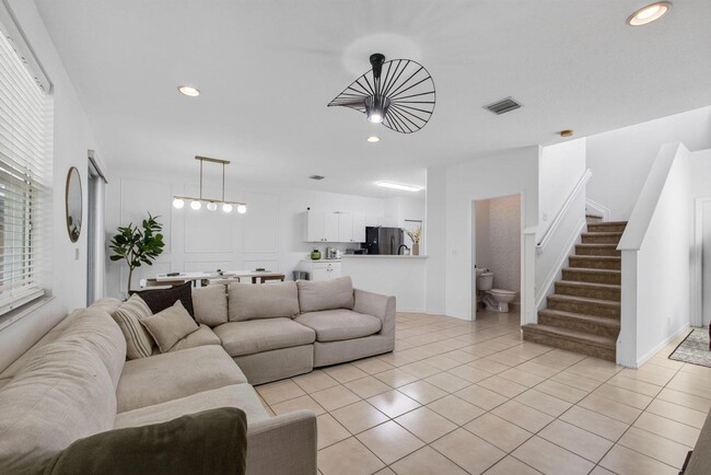 property at 9181 Villa Palma Ln