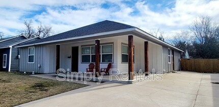 1709 Sycamore St in Commerce, TX - Building Photo - Building Photo
