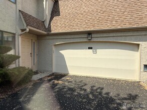 75 Gate House Ln in Edison, NJ - Building Photo - Building Photo