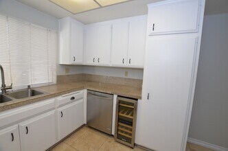 99 Kingston Ct S in Coronado, CA - Building Photo - Building Photo