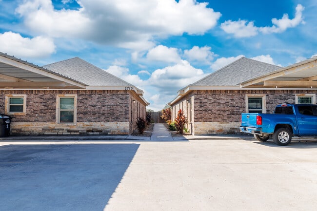 2706 E Garfield Ave in Alton, TX - Building Photo - Building Photo