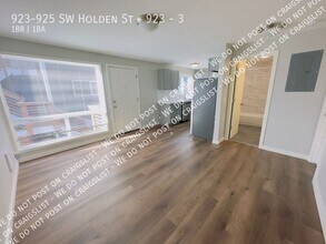 923-925 SW Holden St in Seattle, WA - Building Photo - Building Photo