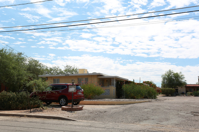 4142 E Fairmount St in Tucson, AZ - Foto de edificio - Building Photo