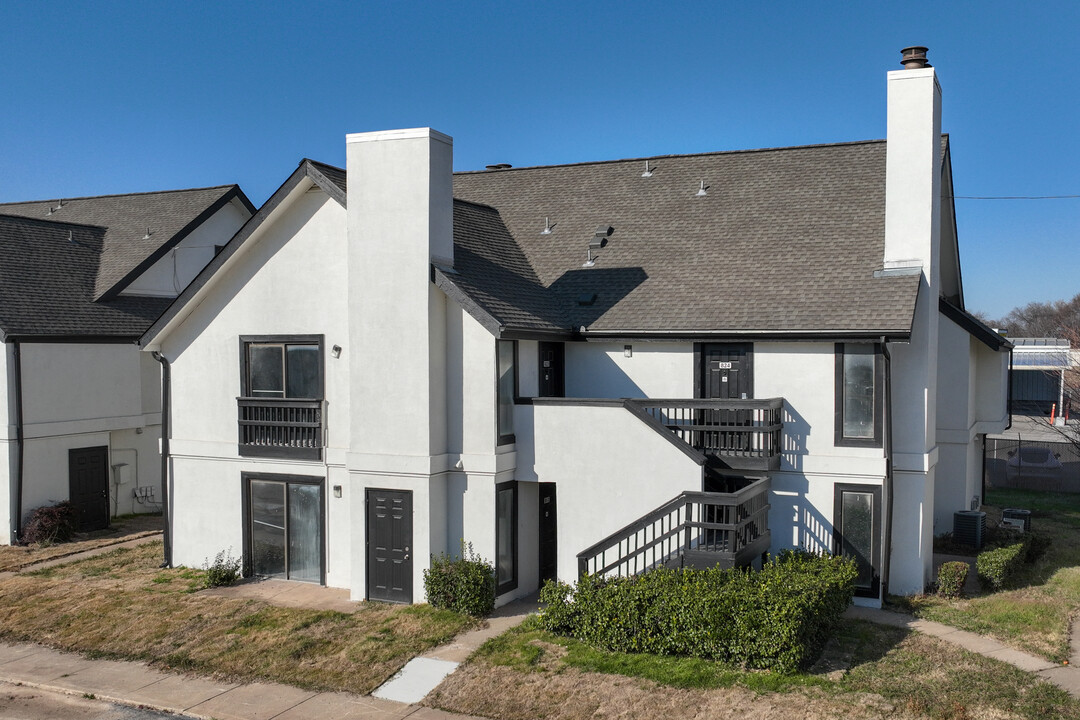 Studio 6 Apartments in Tulsa, OK - Building Photo