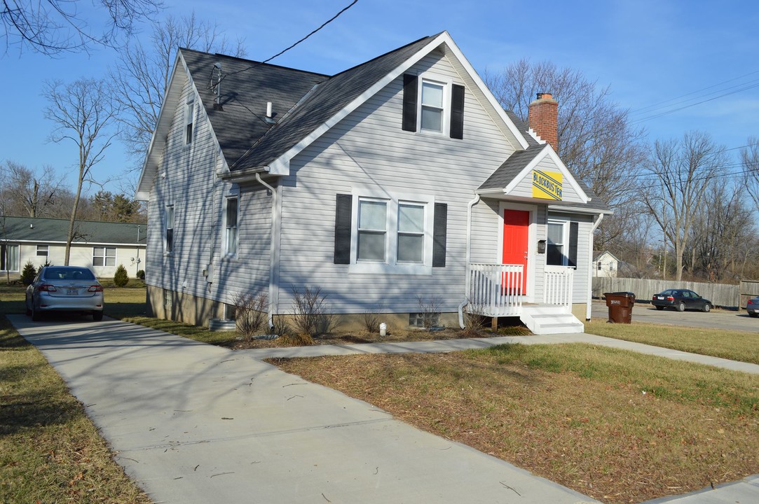 100 W Central Ave in Oxford, OH - Building Photo