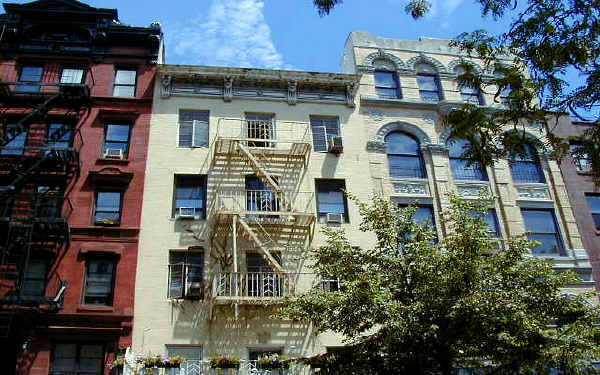 67 Saint Marks Pl in New York, NY - Foto de edificio - Building Photo