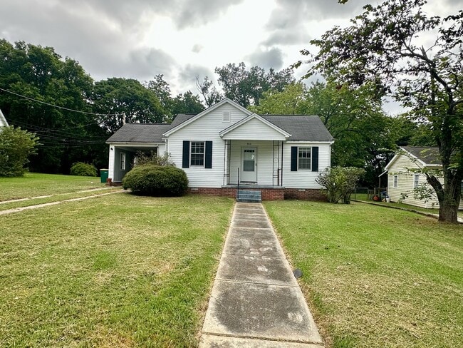 property at 906 Chickasaw Trail