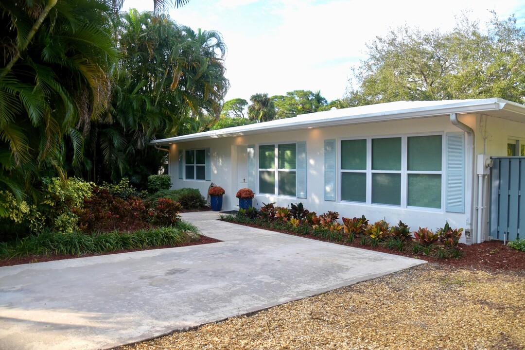 219 Old Jupiter Beach Rd in Jupiter, FL - Building Photo