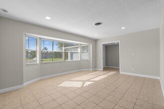 9318 1st St N in St. Petersburg, FL - Building Photo - Building Photo