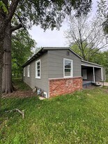 106 Circle Dr in Bogata, TX - Building Photo