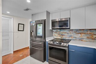 2350 NE 135th St in North Miami, FL - Building Photo