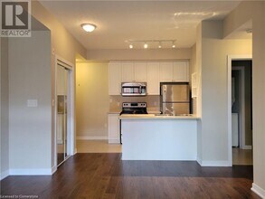 90 Charlton Ave W in Hamilton, ON - Building Photo - Building Photo