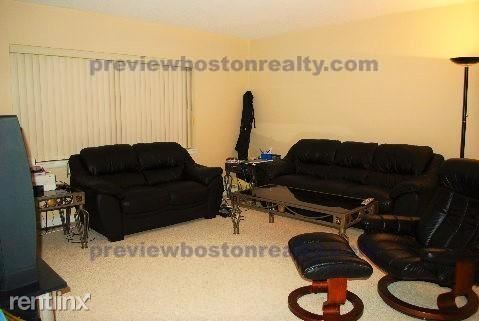 132 Lake Shore Rd-Unit -APT# 2- in Boston, MA - Foto de edificio - Building Photo