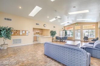8465 Blazing Sun Ave in Las Vegas, NV - Building Photo - Building Photo