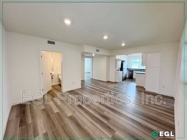 property at 10505 Hawthorne Blvd