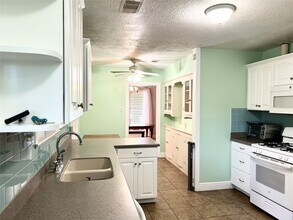 4915 Houston Dr in Galveston, TX - Building Photo - Building Photo