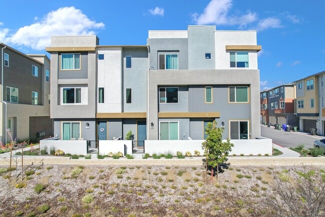 27586 Manzanita Way in Valencia, CA - Building Photo - Building Photo