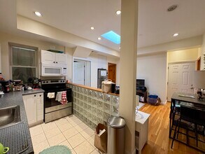 1801 Beacon St, Unit 8 in Brookline, MA - Building Photo - Building Photo