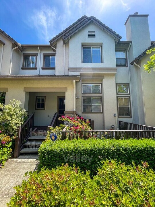 362 Flower Ln in Mountain View, CA - Foto de edificio