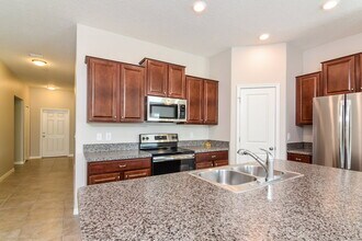 127 Cascade Bend Dr in Ruskin, FL - Building Photo - Building Photo
