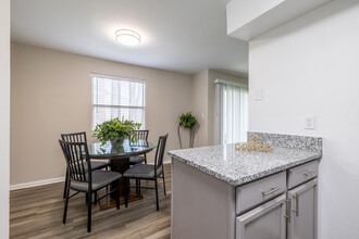 Woodmere Trace Apartment Homes in Norfolk, VA - Building Photo - Interior Photo