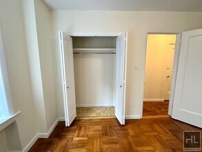 West 55th Street, Unit 3C in New York, NY - Foto de edificio - Building Photo