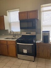 2217 W 23rd Pl in Chicago, IL - Foto de edificio - Building Photo