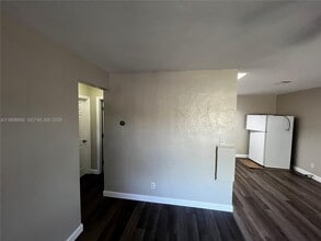 816 Beech Rd in West Palm Beach, FL - Foto de edificio - Building Photo