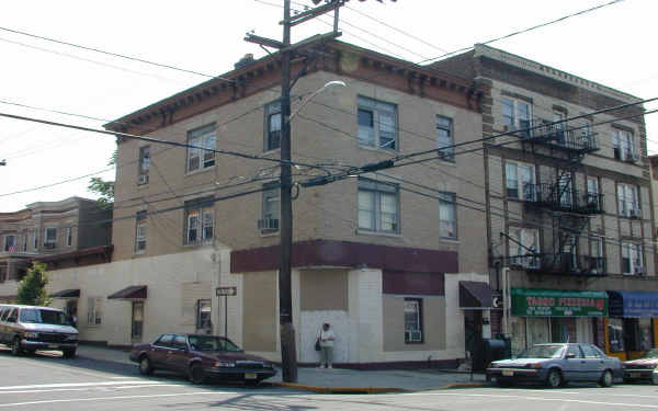 6314 Broadway in West New York, NJ - Foto de edificio - Building Photo