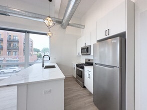 4731 N Western Ave in Chicago, IL - Foto de edificio - Building Photo