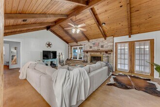 400 Robin Ln in Bertram, TX - Building Photo - Building Photo