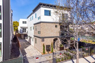 1227 N June St in Los Angeles, CA - Foto de edificio - Building Photo