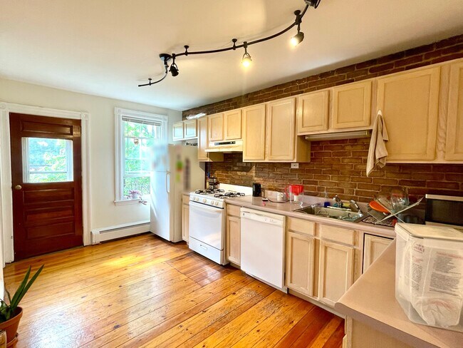 6 Mead St in Boston, MA - Foto de edificio - Building Photo