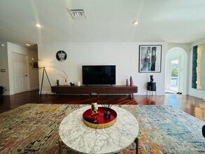 1728 NE 40th St in Oakland Park, FL - Building Photo - Building Photo