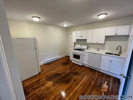 100 River St, Unit 2 in Cambridge, MA - Building Photo